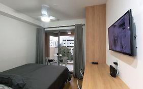 Pertinho da Paulista, cama King casal ou 2 de Solteiro Metro Paraíso ou Ana Rosa com Maleiro